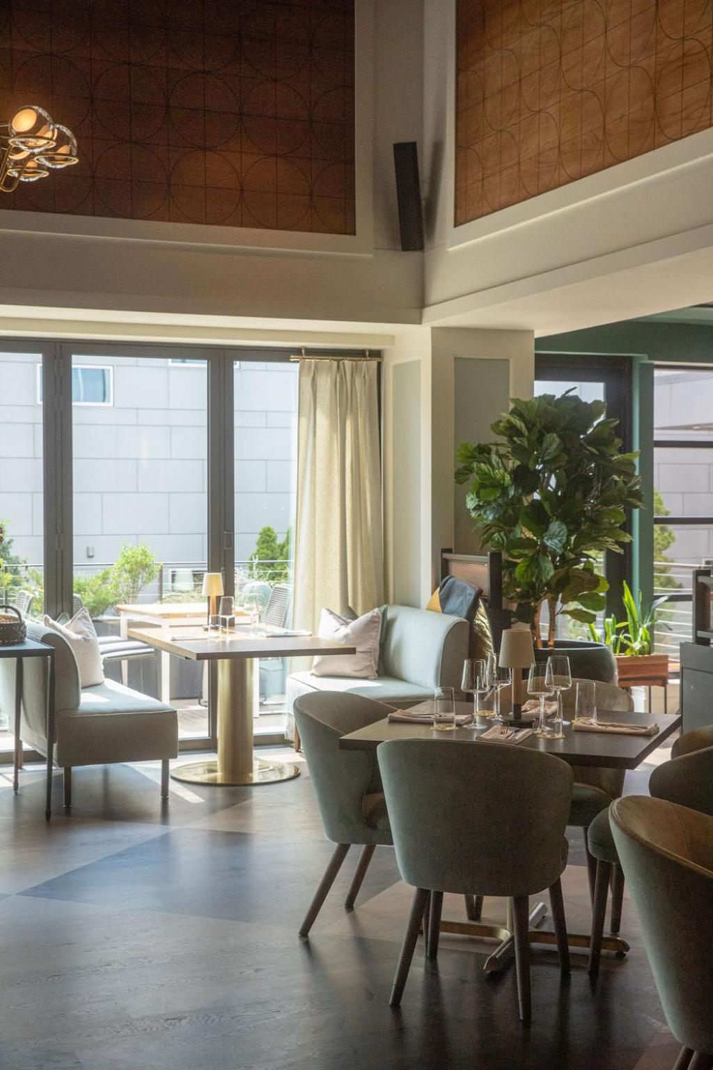 Hutton Hotel 4*